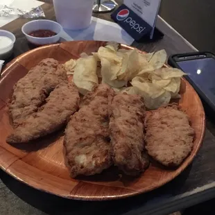 Chicken strips w/Chips