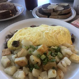 Boar Omelette! @Sky Kitchen San Carlos Airport CA Wed 5/25/22