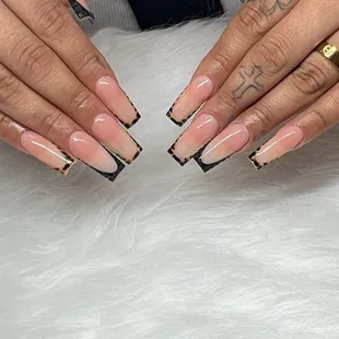 Alan nail technician