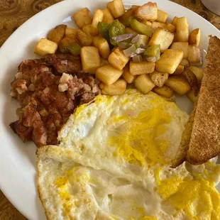 a plate of breakfast food