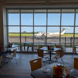 Airplanes take off &amp; land while dining.
