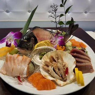 Omakase sashimi dish.
