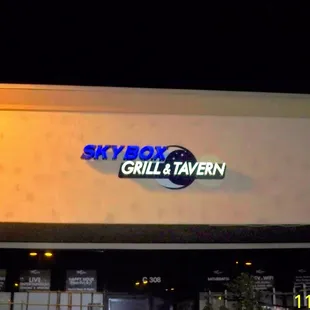 Skybox Grill &amp; Tavern