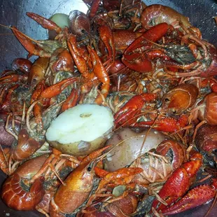 craws and potatoes in a frying pan