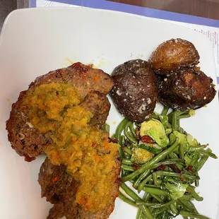 Meatloaf with fried potatoes &amp; veggies