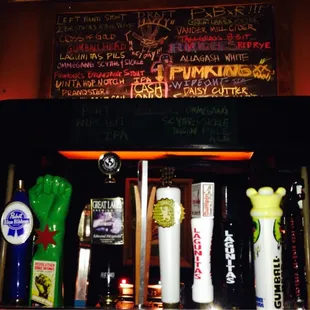 Good selection of craft beers on tap, many from Chicagoland breweries!