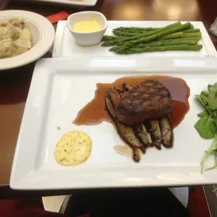Filet mignon, red potato mash, and asparagus.....get at me dawg!!!