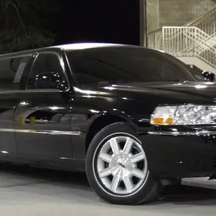 8 Passenger Limo, Wedding Limo, WineTour Limo, Bdays and more