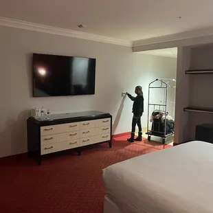 Nice big tv and spacious room