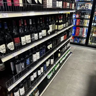 Skyline Market & Liquor