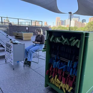 Check in with the attendant on the roof for your club, ball and score card.