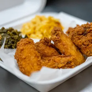 fried chicken and macaroni and cheese