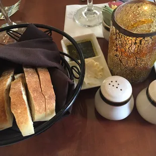 Very warm and fresh Basket With butter and oil (can have more if necessary)