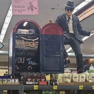 a statue of a man in a top hat