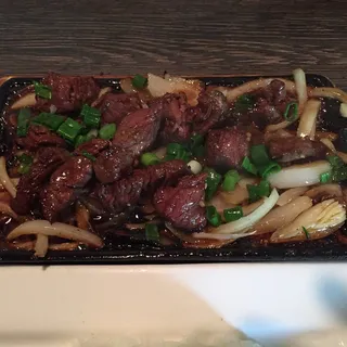 Filet Mignon Shaken Beef Plate