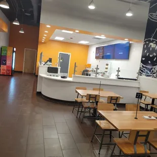 the interior of a fast food restaurant