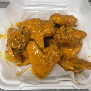 chicken wings and fried chicken, fried chicken wings, food, bbq chicken, chicken wings, poultry, bbq wings, fried chicken, chicken