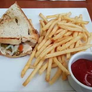 Albuquerque turkey sandwich (half shown here because we split this with the ham and brie sandwich).