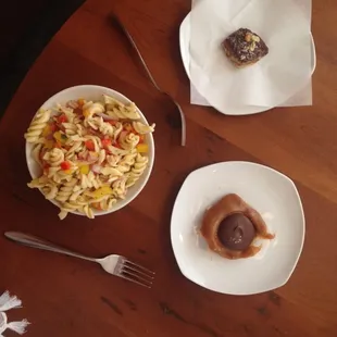 Pasta salad, caramel and toffee