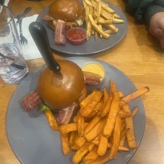 B'B'B' Bacon Burger
