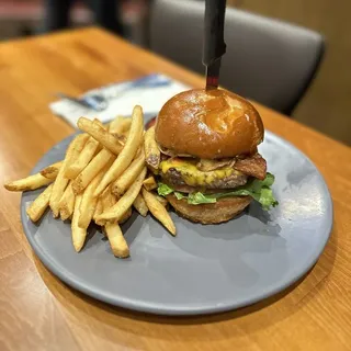 Backyard Classic Burger
