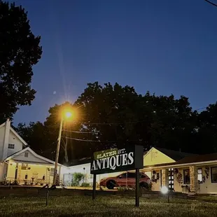 Night view of the store - has character as we said. It's what caught our eye and made us want to come shop the next day