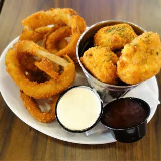 Crispy Onion Rings with BBQ Sauce