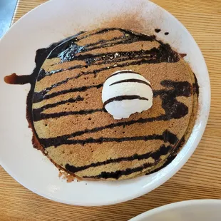 Churro Bee Cake
