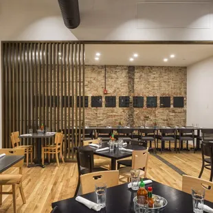 Our Hive room is perfect for larger parties (6-12) to have a business lunch together, with food everyone can enjoy.