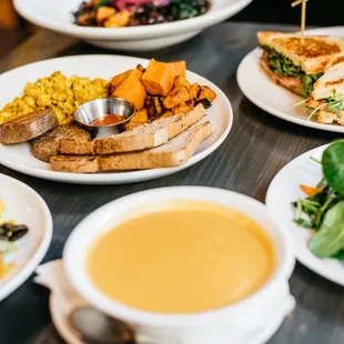 Looking for healthy options downtown? Don't fear, we have plenty (and they taste delicious whether you're dieting or not )