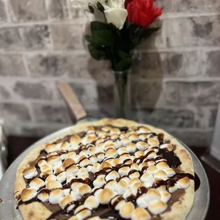 Small S&apos;mores pizza