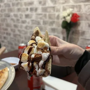 S&apos;mores pizza