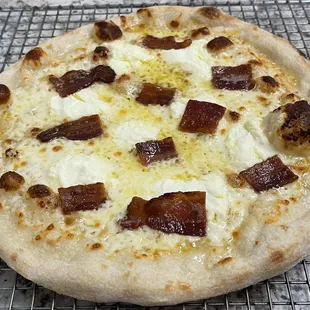 Great White pizza, fresh garlic, ricotta, and bacon