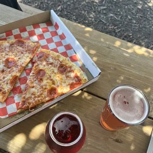 Pepperoni Slice (x2) ...beer from Headflyer (a walk away!)