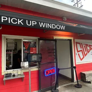 Love the pick up window