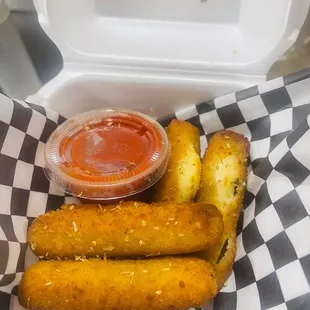 4 pcs Mozzarella STICKS