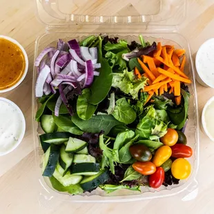 GARDEN SALAD:
Spring Mix, Cucumber, Tomato, Red Onion, Carrot, Croutons. 
Dressing Choice: Ranch, Blue Cheese, Caesar, Italian