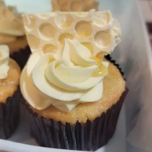 Honey cupcake