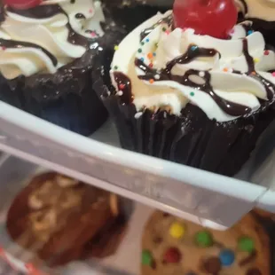 Fudge Sundae cupcakes