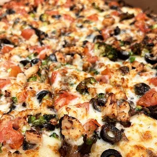 Creamy Garlic Vegetarian Pizza