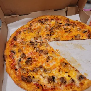 Sausage / mushroom pizza