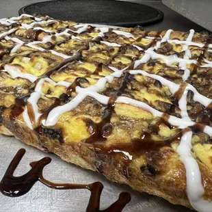 Chocolate cheesecake pizza