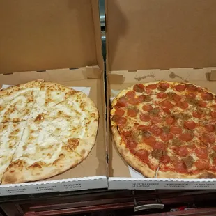 Bianca &amp; Manhattan Pizza surviving our 40 minute drive home. Pizza is worth it