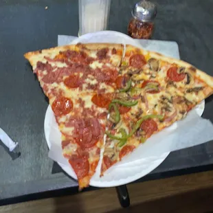 Meat Lover&apos;s Pizza Supreme Pizza