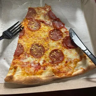 Beef pepperoni pizza