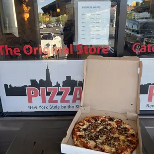 Pepperoni mushroom pizza