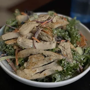 Garden Salad with vegan chicken