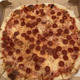 XL pepperoni pizza