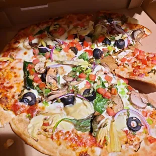 Omg this pizza was soooo good! The service super fast and only $12!!