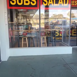 the outside of the restaurant